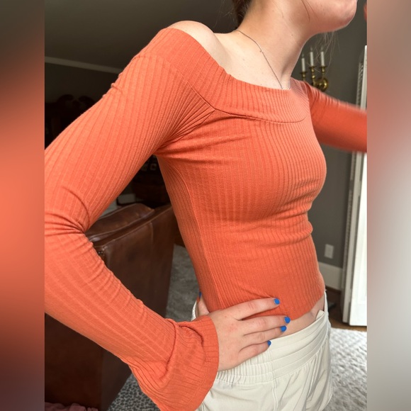 Urban Outfitters off the shoulder top - Picture 3 of 5